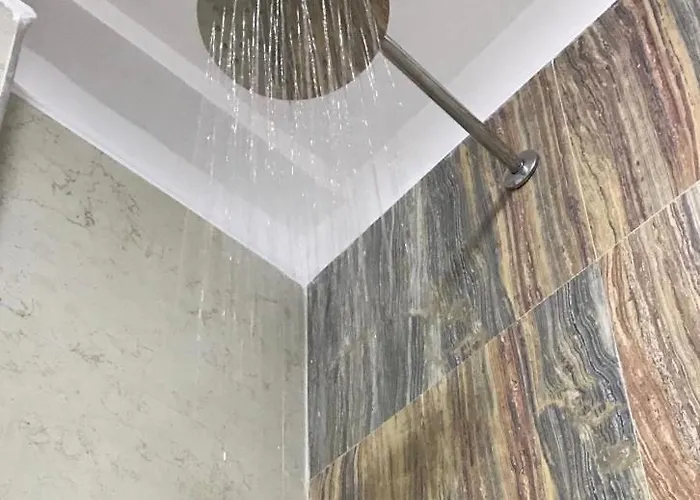 14 At Pazariiri * 地拉那