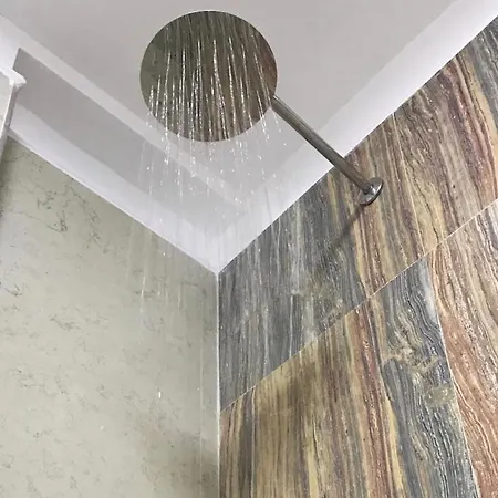 14 At Pazariiri * Tiran